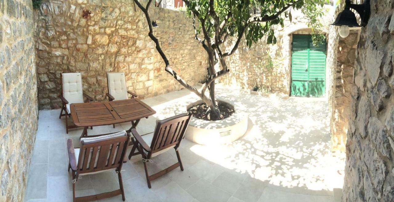 Authentico Deluxe Stari Grad Villa Stari Grad  Bagian luar foto